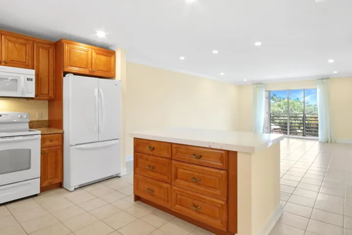 Kitchen-Living