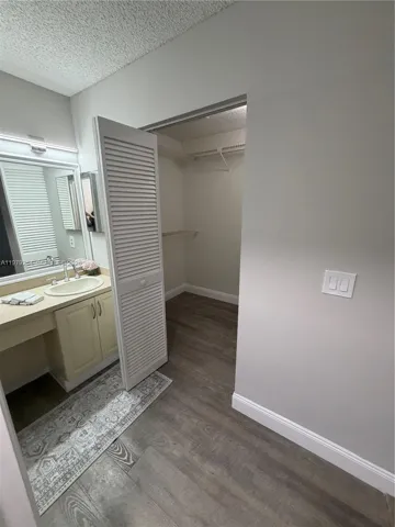 Walk-in Closet