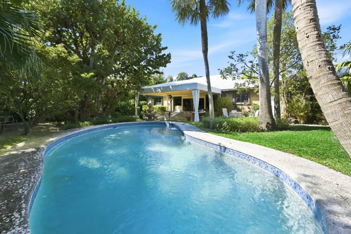 112 Algoma Pool