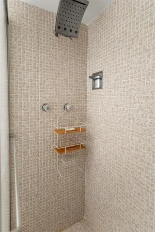 Guest Shower