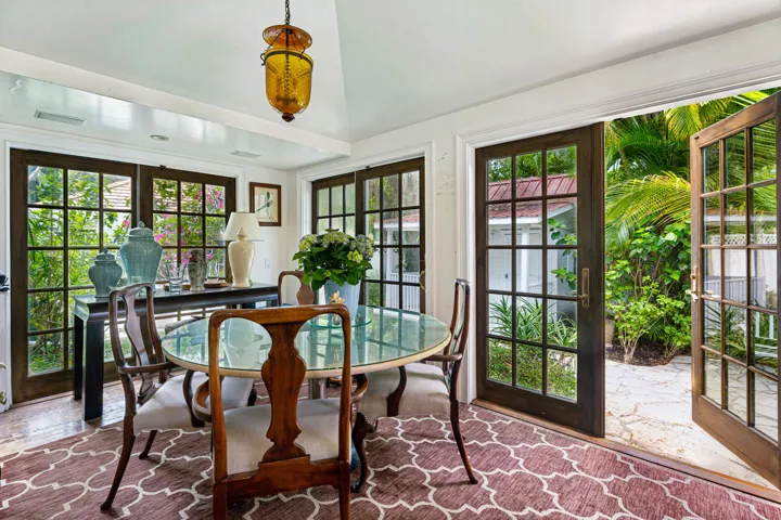 Kitchen Dining Area