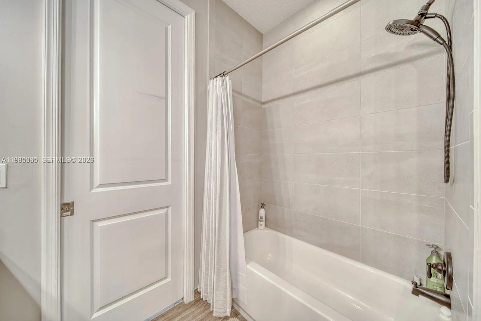 Bath #2 - Tub/Shower