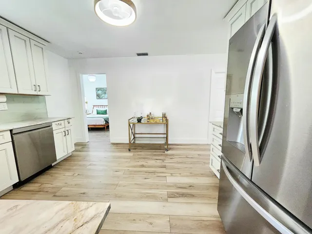 CUSTOM CLOSETS