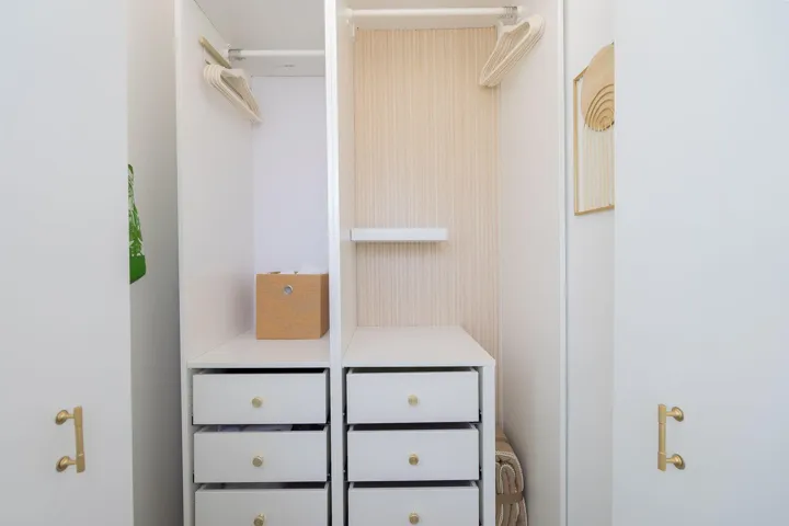 CUSTOM CLOSETS