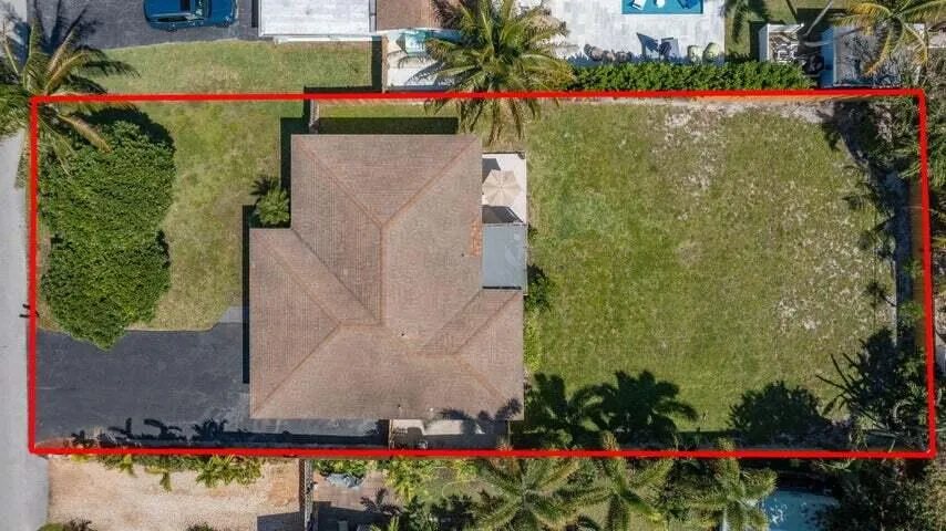 Overhead view of home & lot