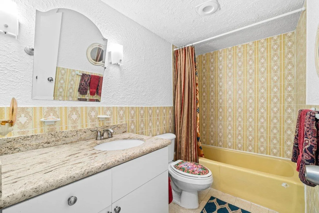 021-1124Northwest13thStreet-204A-BocaRat