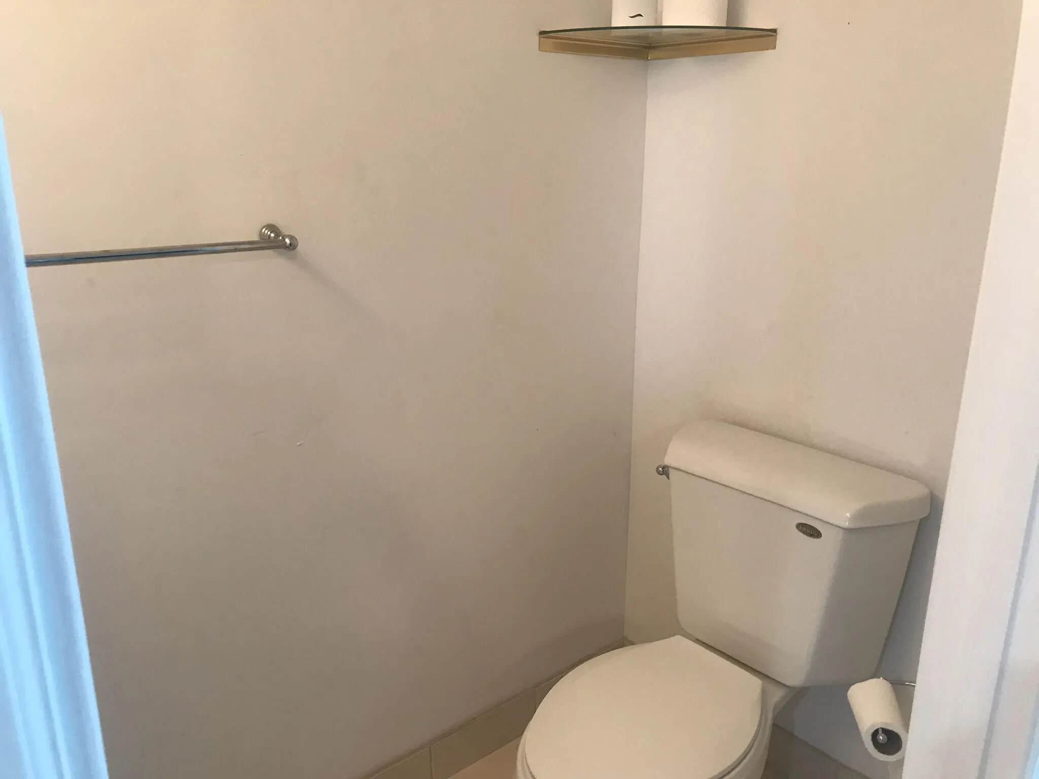 Powder Room (2nd bathroom)