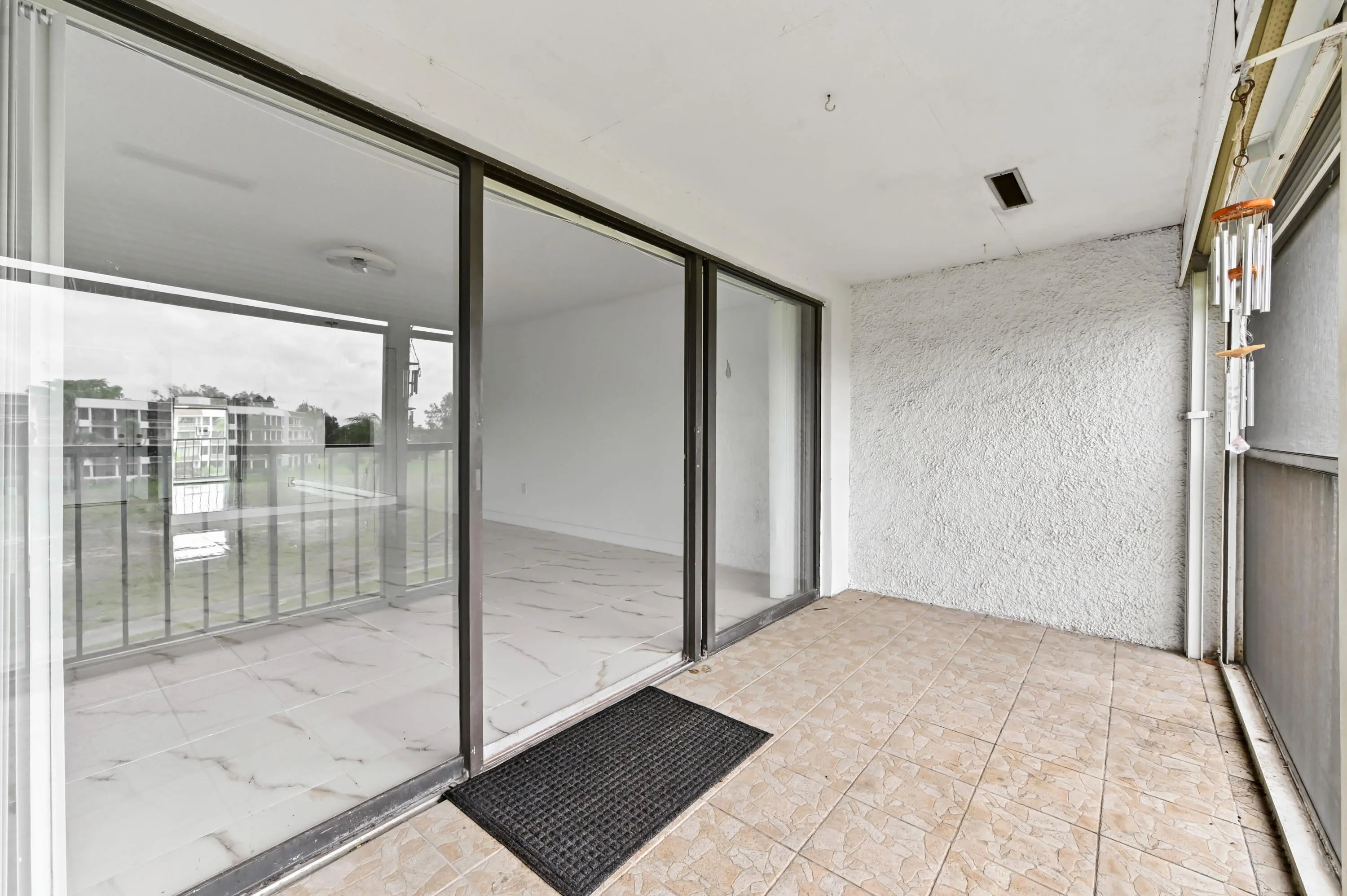 22 balcony 02