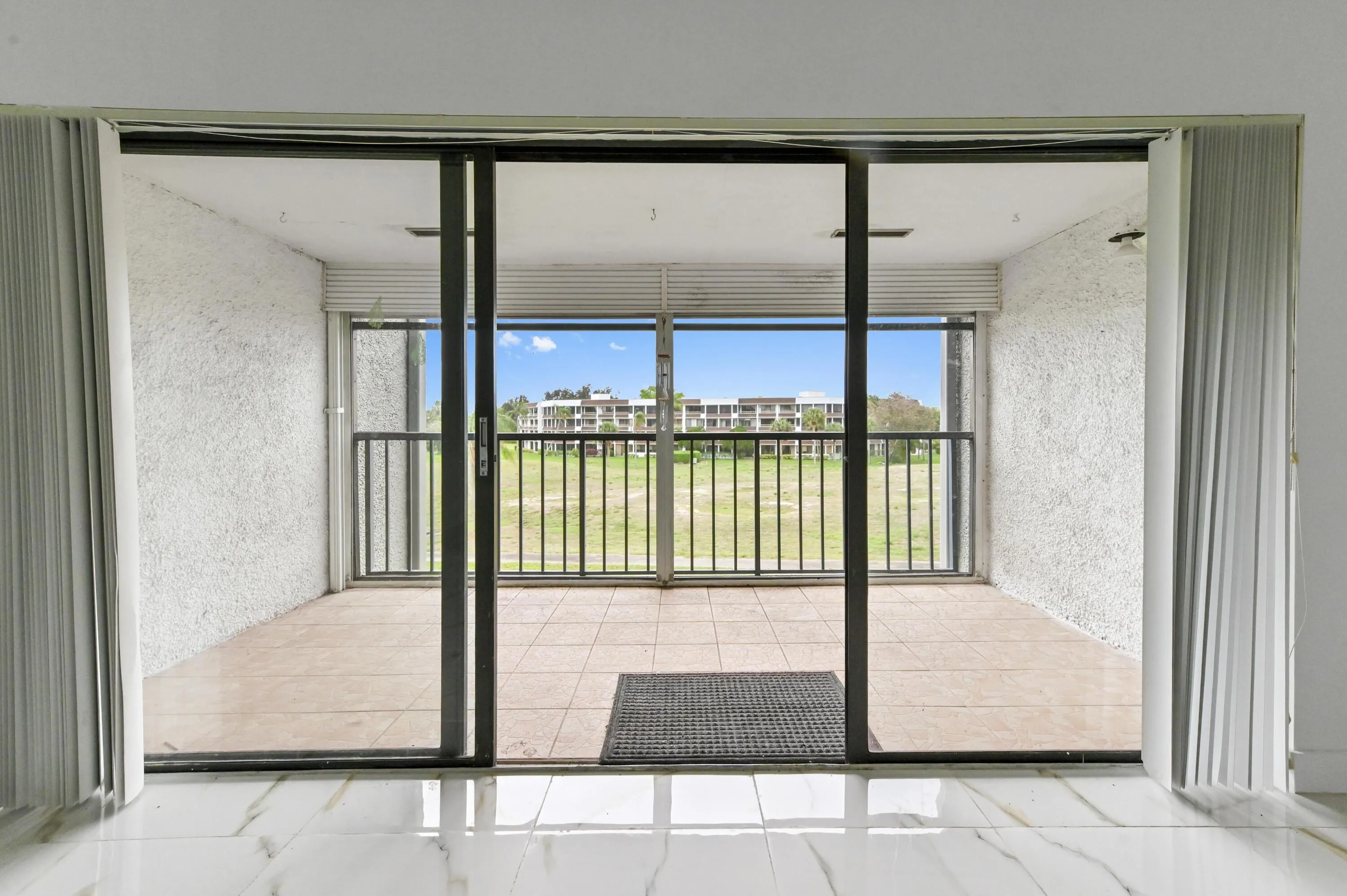 20 balcony 01
