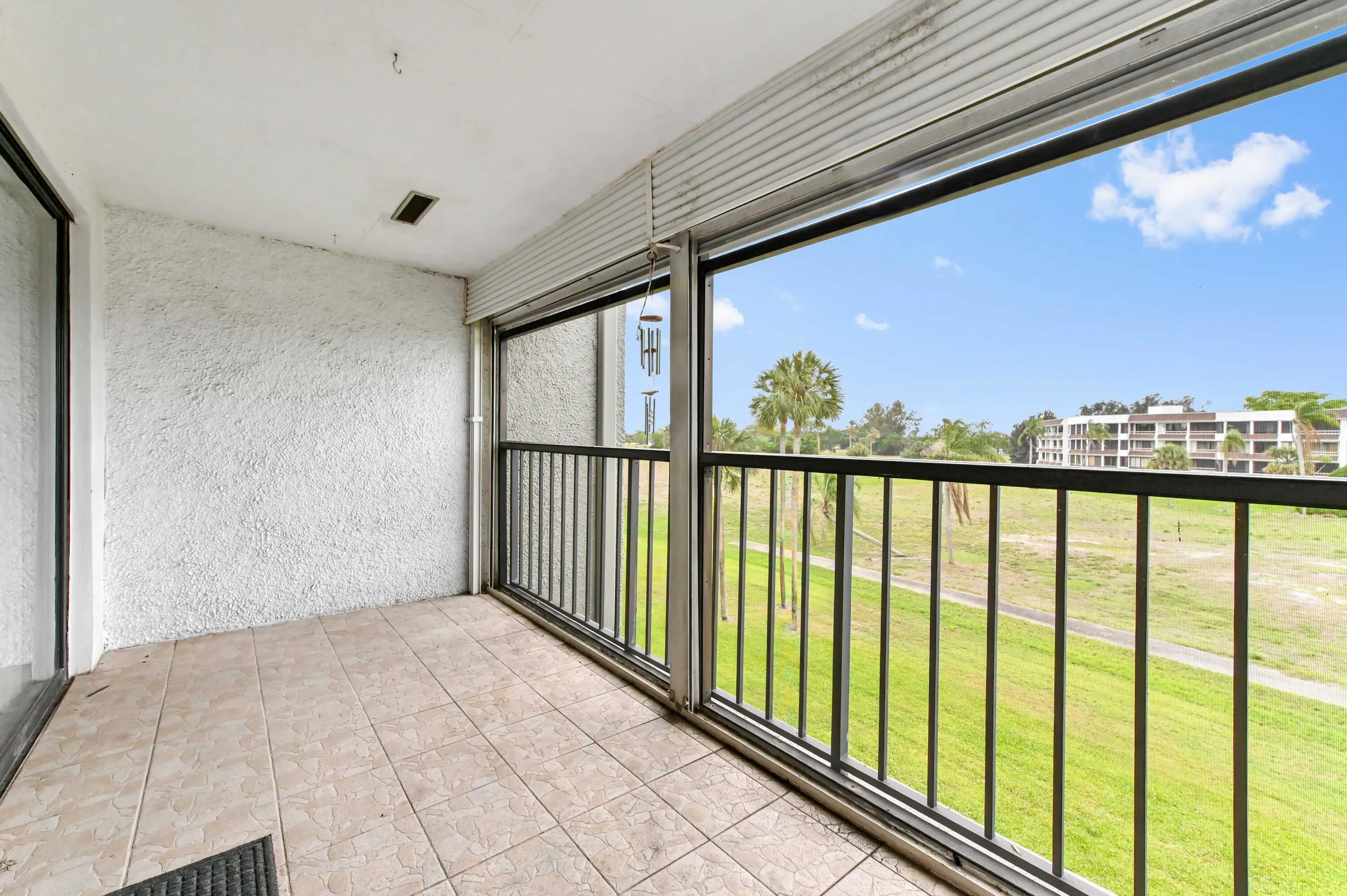 21 balcony 01