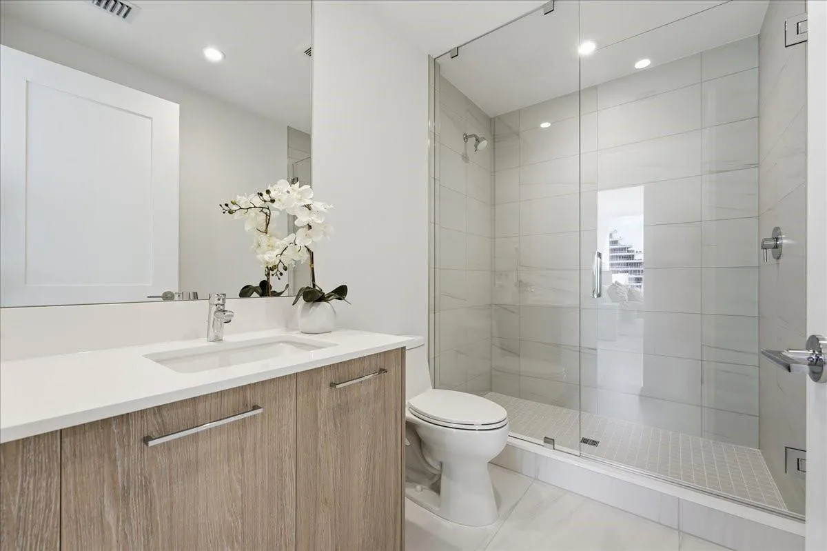 second en-suite bath