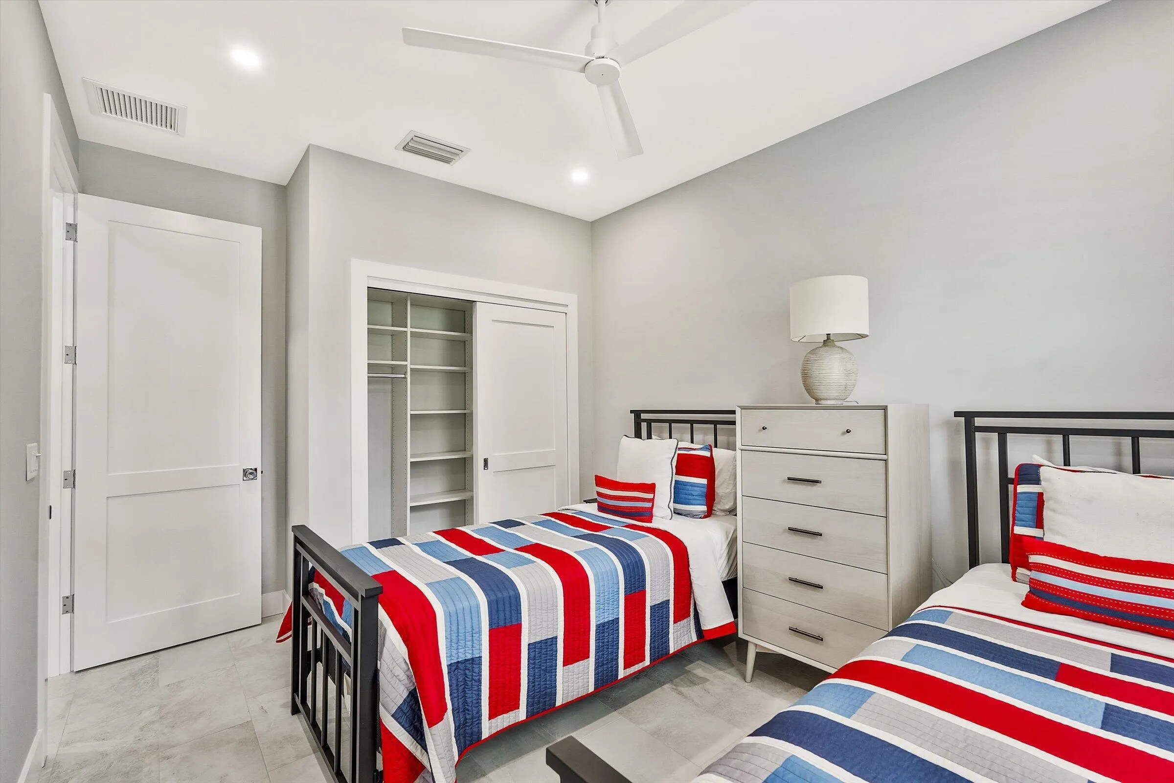 14-425 Hugh Street-14