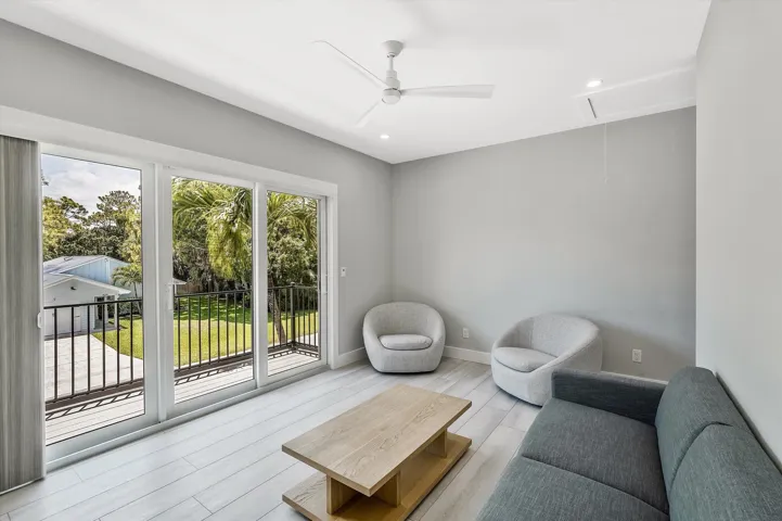 24-425 Hugh Street-24