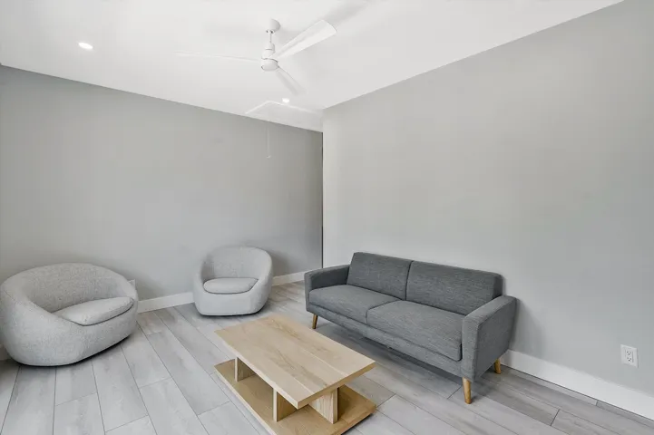 23-425 Hugh Street-23