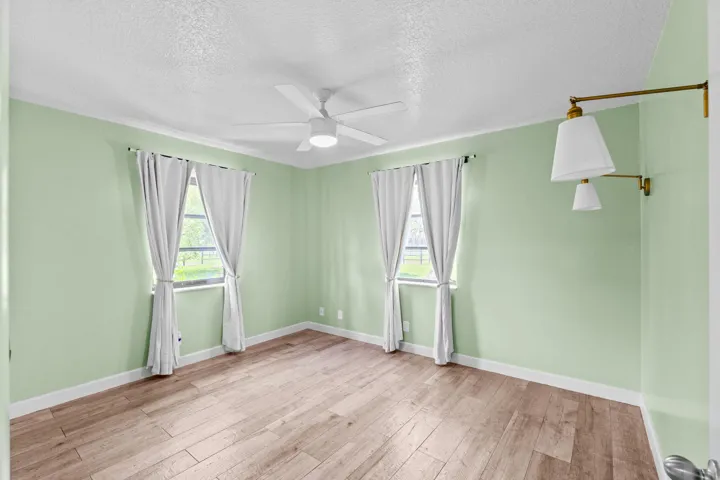 25-web-or-mls-A7408630