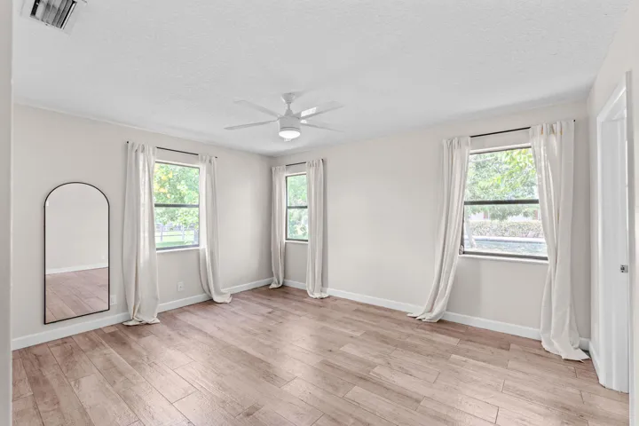 28-web-or-mls-A7408645