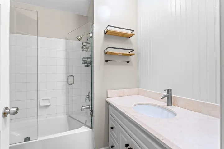 24-web-or-mls-A7408618