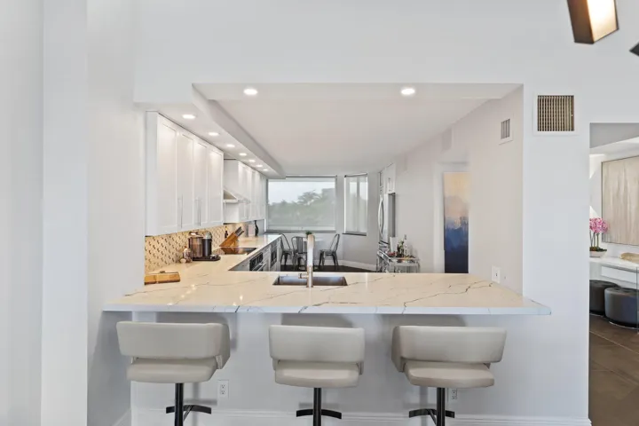 1800 South Ocean Drive - 22.jpg-SMALL