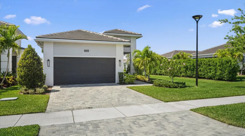 02-4786 St Armands Way