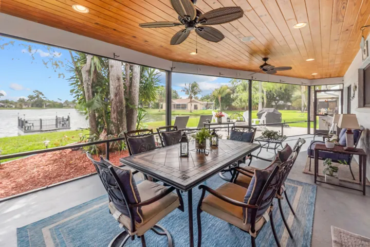 Large screened in patio, overlooking lake