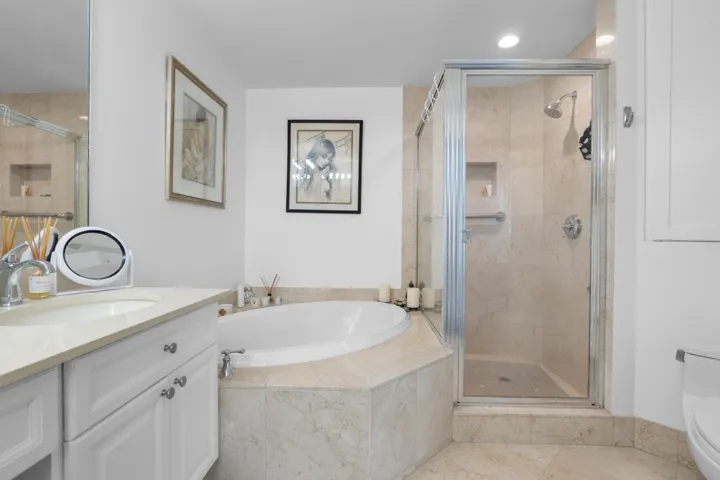 111 SE 8 ave unit 705 Fort Lauderdale 3