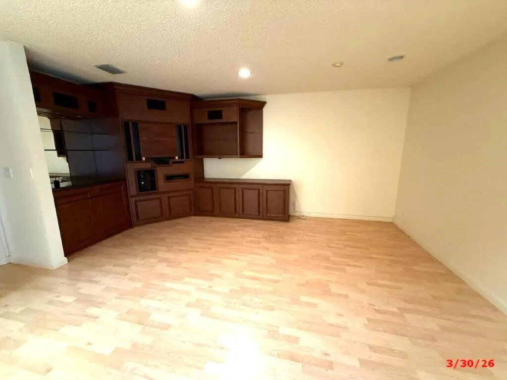 Convertible 3rd bedroom/entertainment area