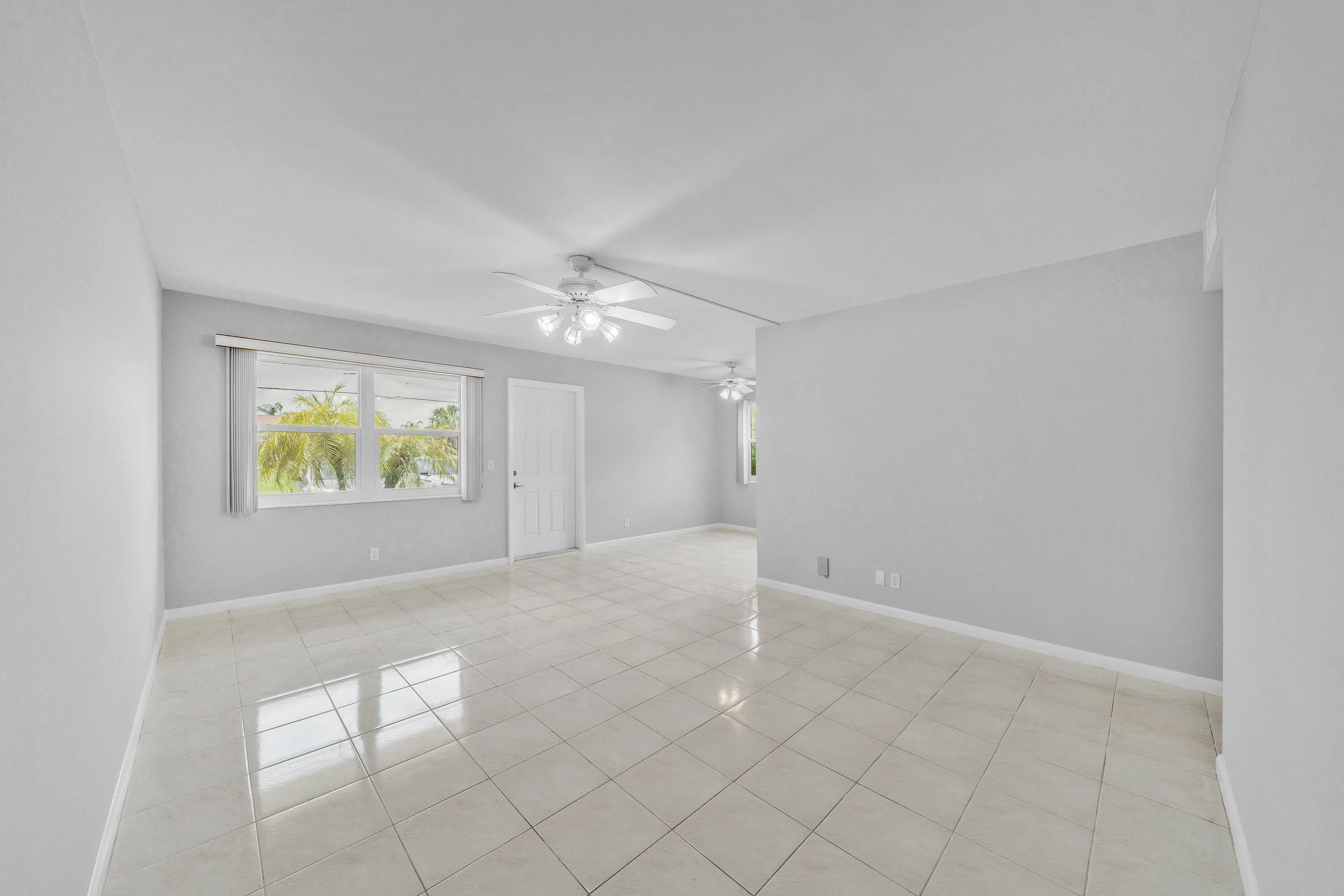 16 Living Area (2)
