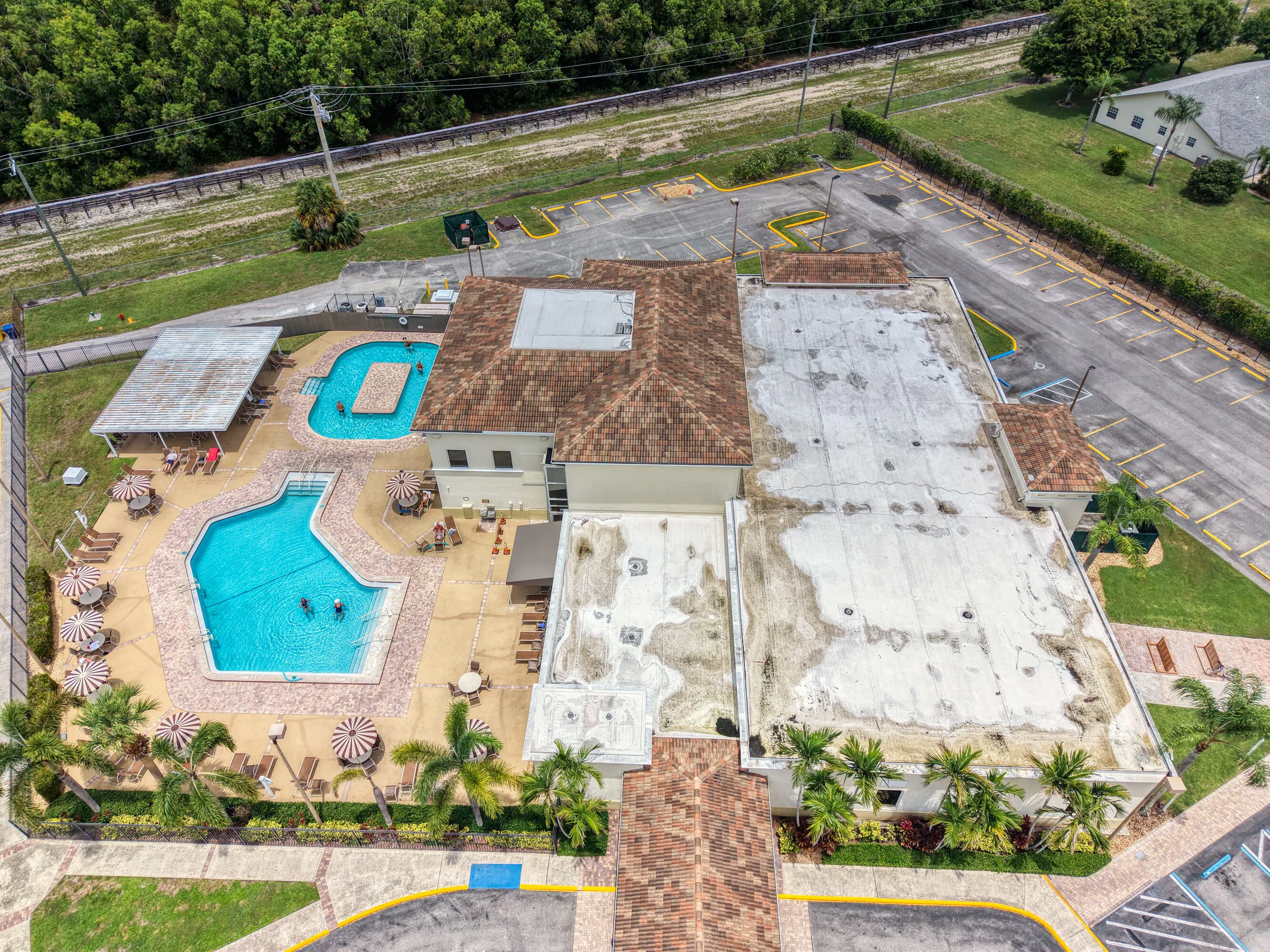 21 Community Clubhouse+Pool (2)