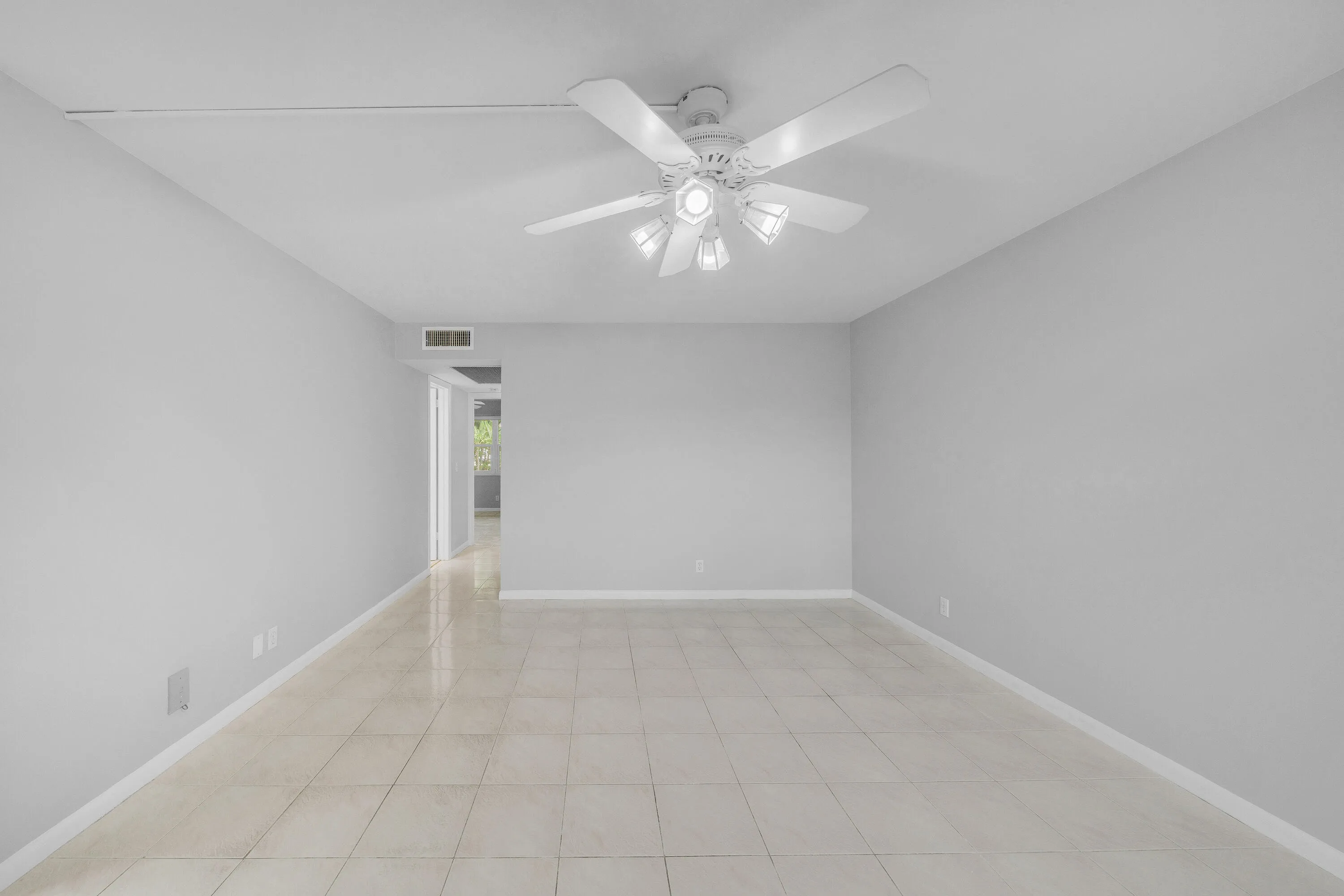 7 Living Area (2)