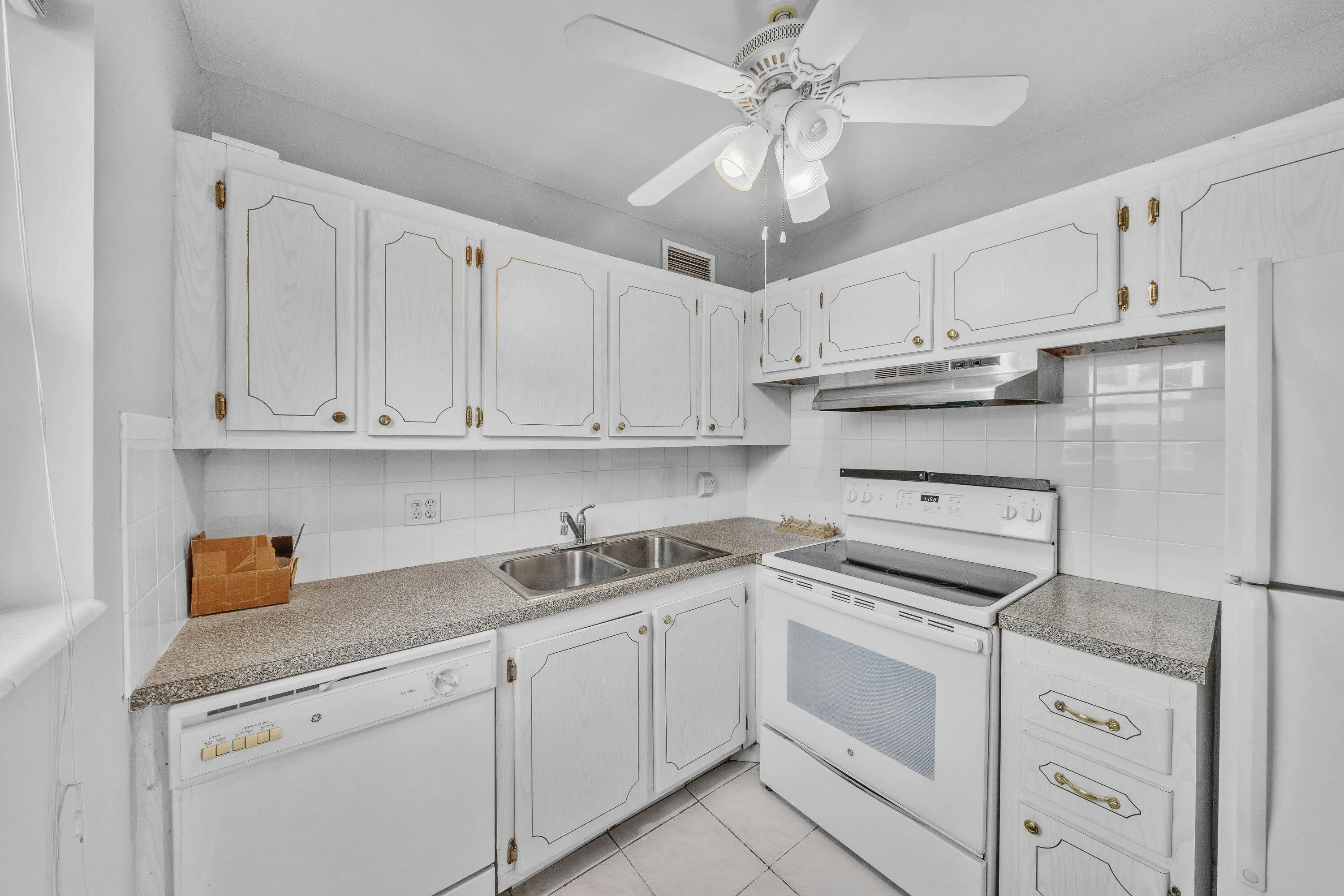 5 Kitchen (2)