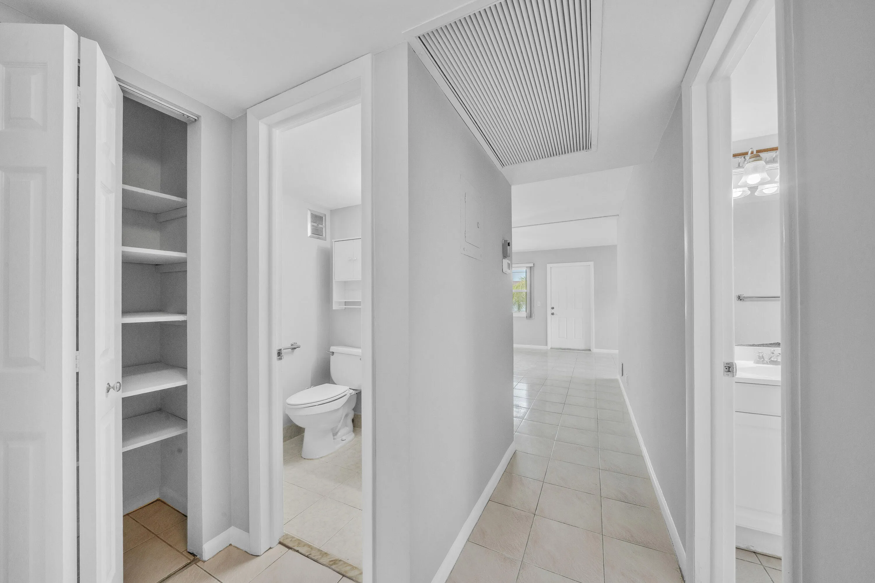 10 Half Bath (1)