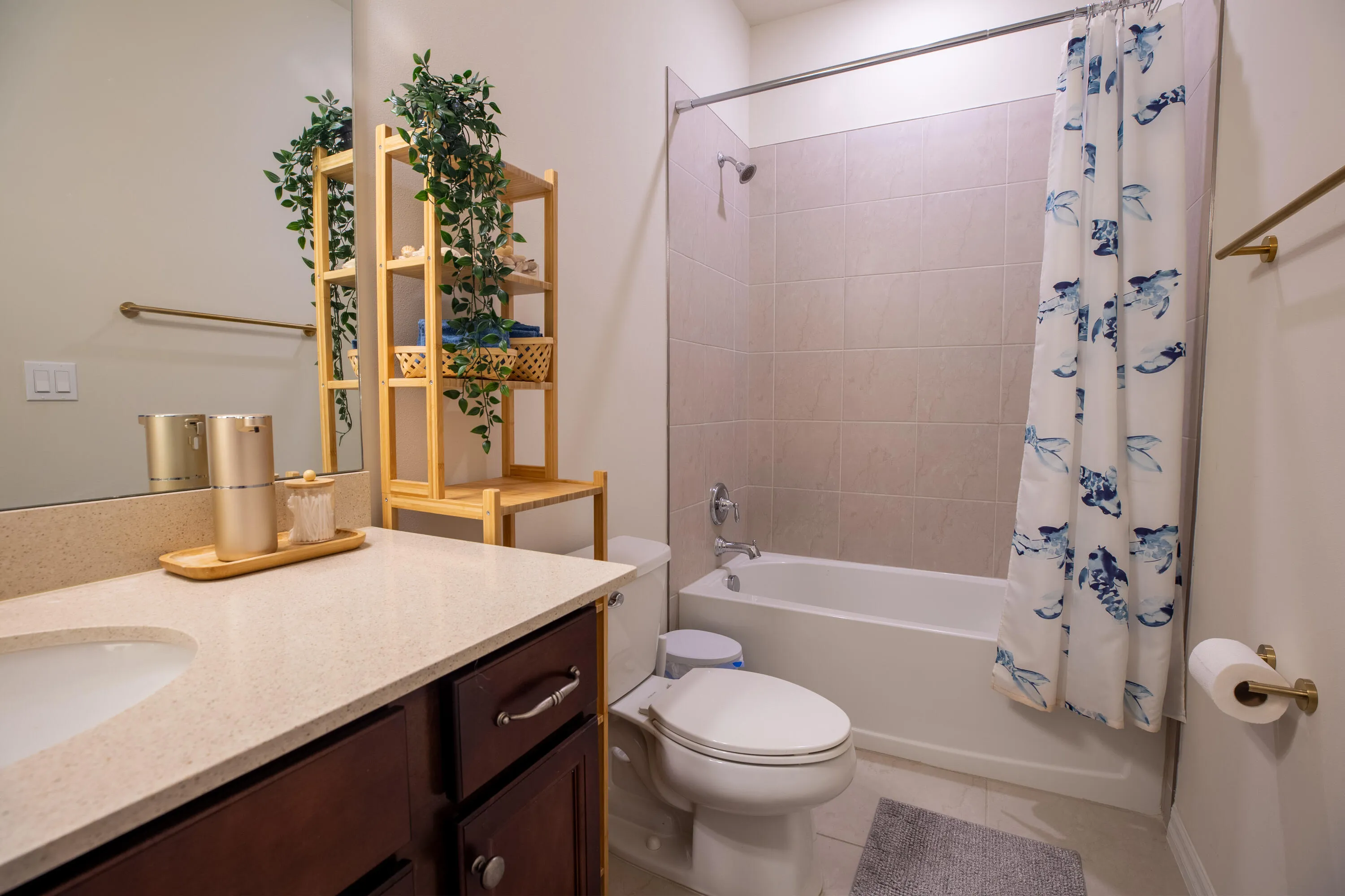 Upstairs full bathroom