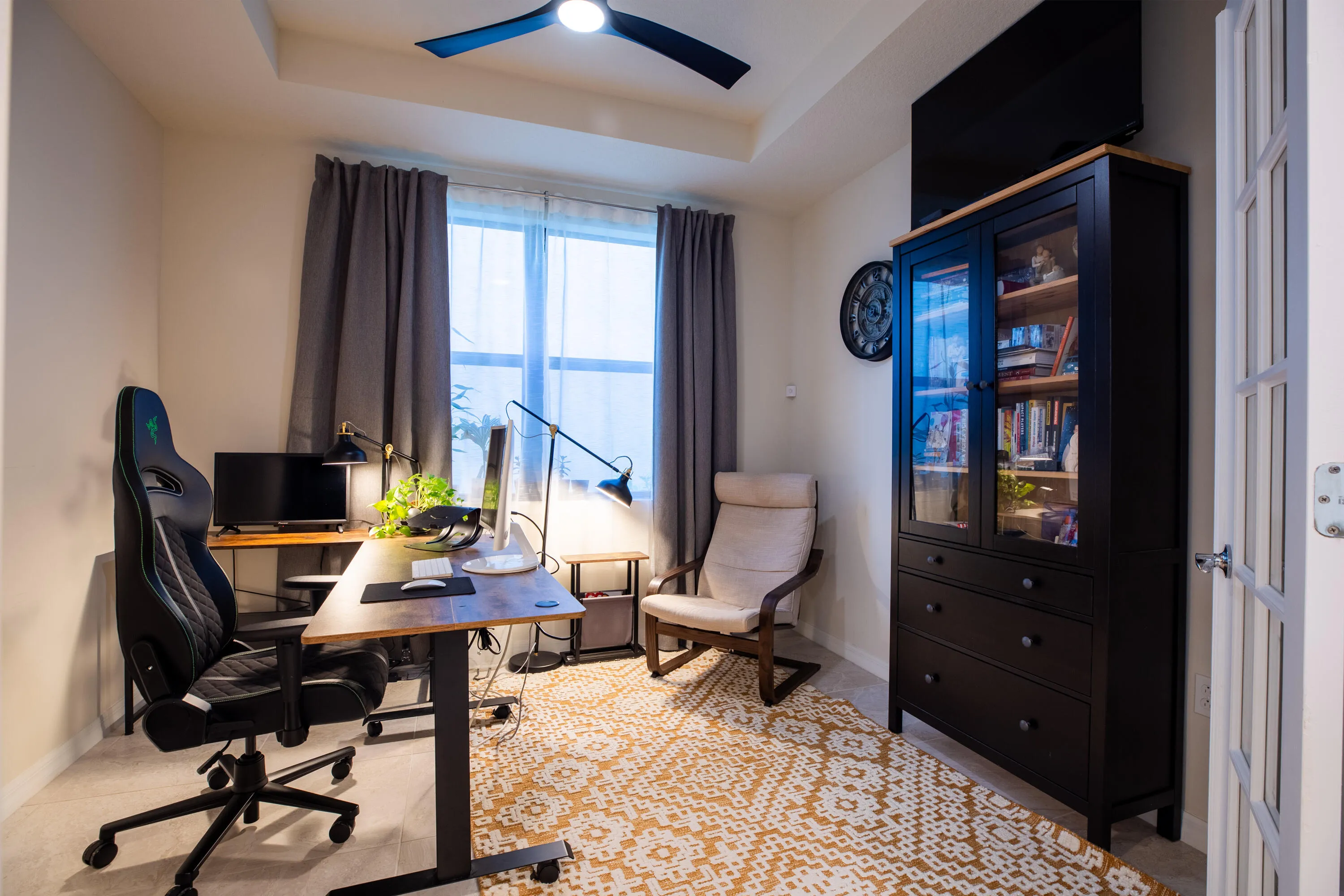 Versatile flex room, ideal for a home office or playroom