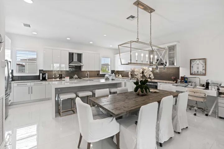 Eat in kitchen