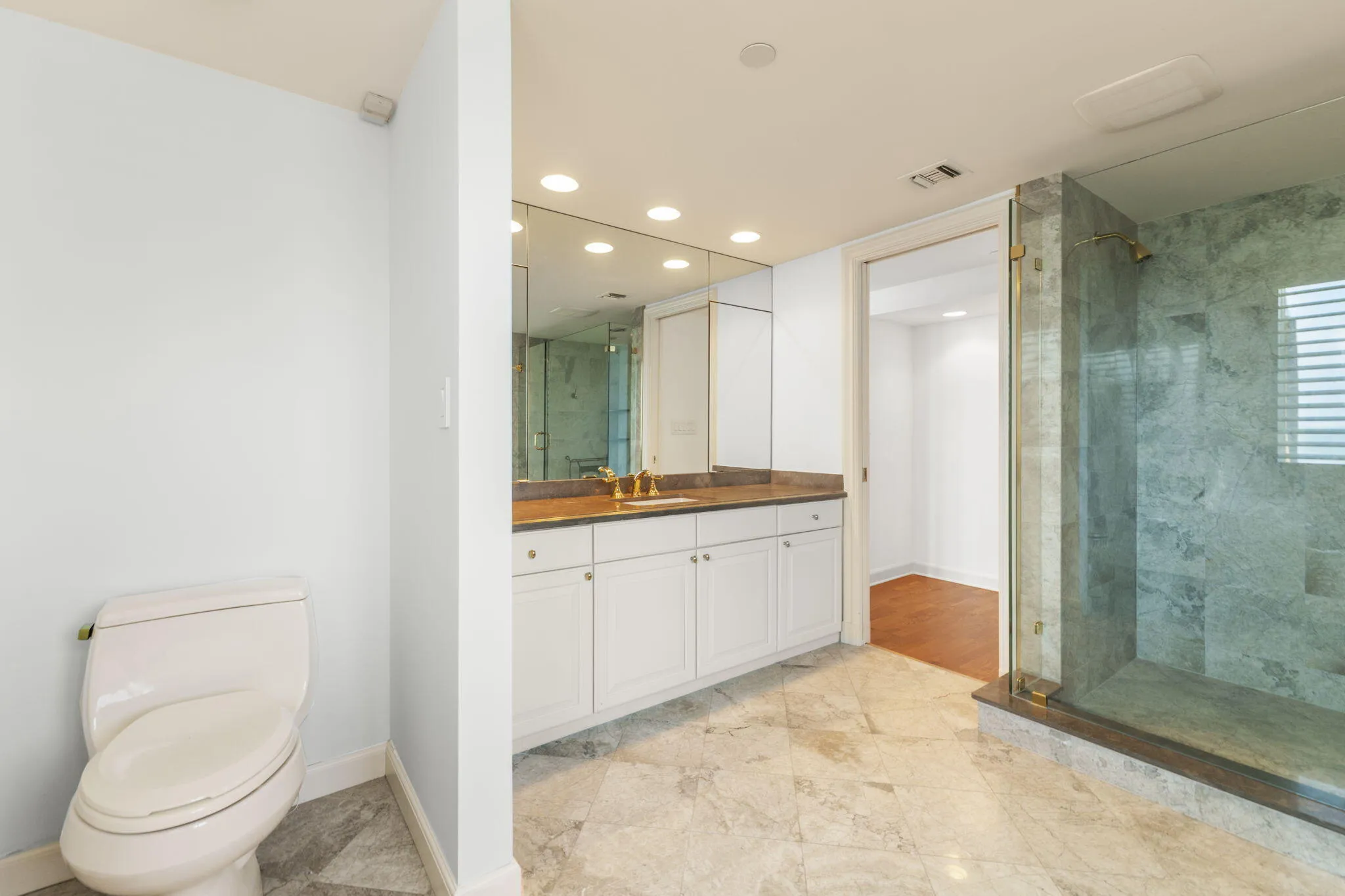 En Suite Bathroom - Guest Bedroom 1