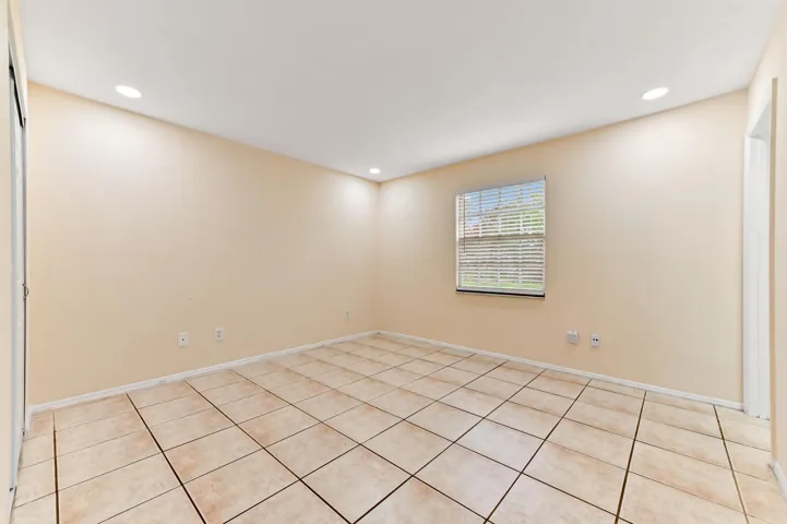 19 bedroom 01
