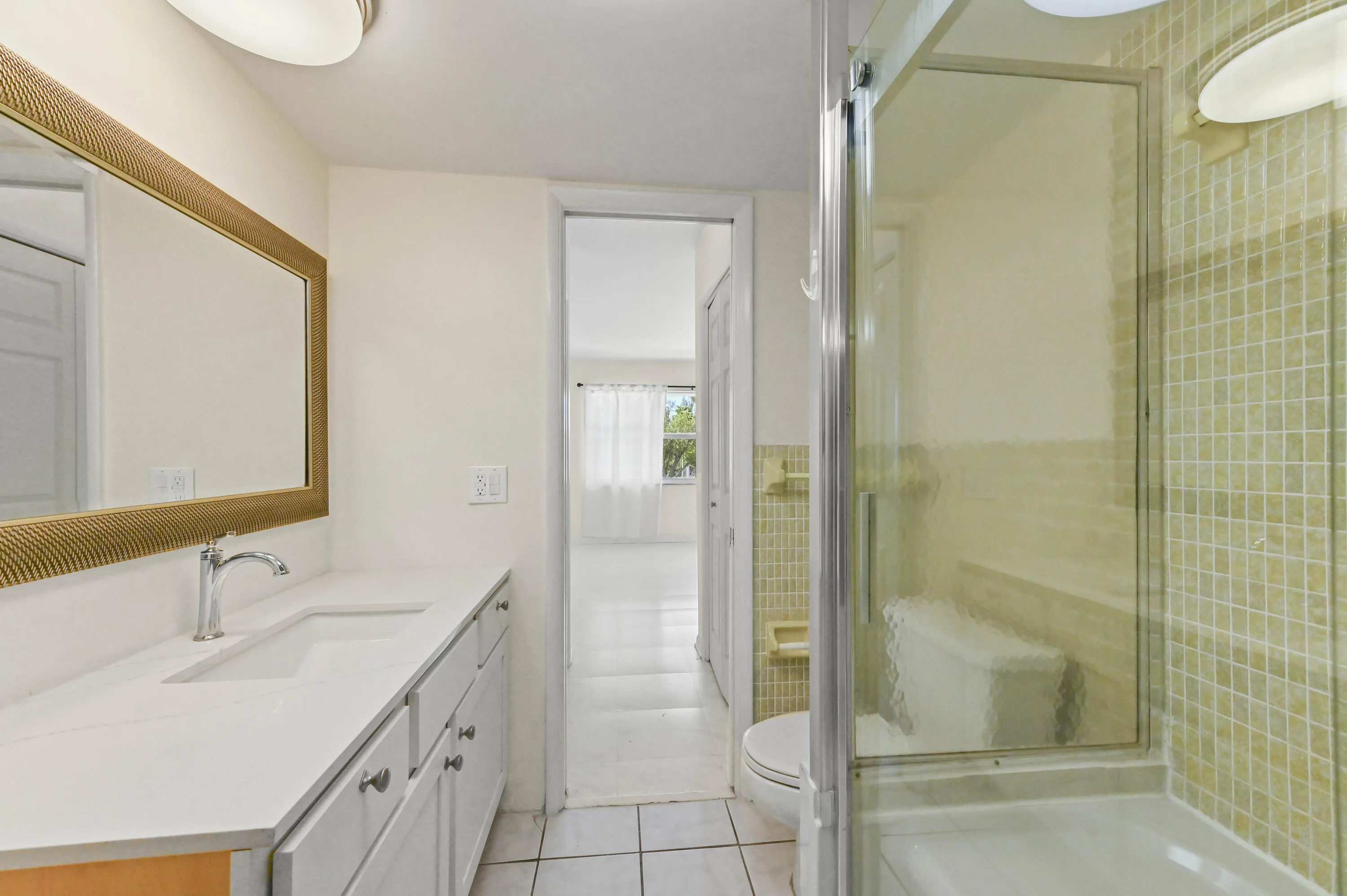 26 Bathroom 06