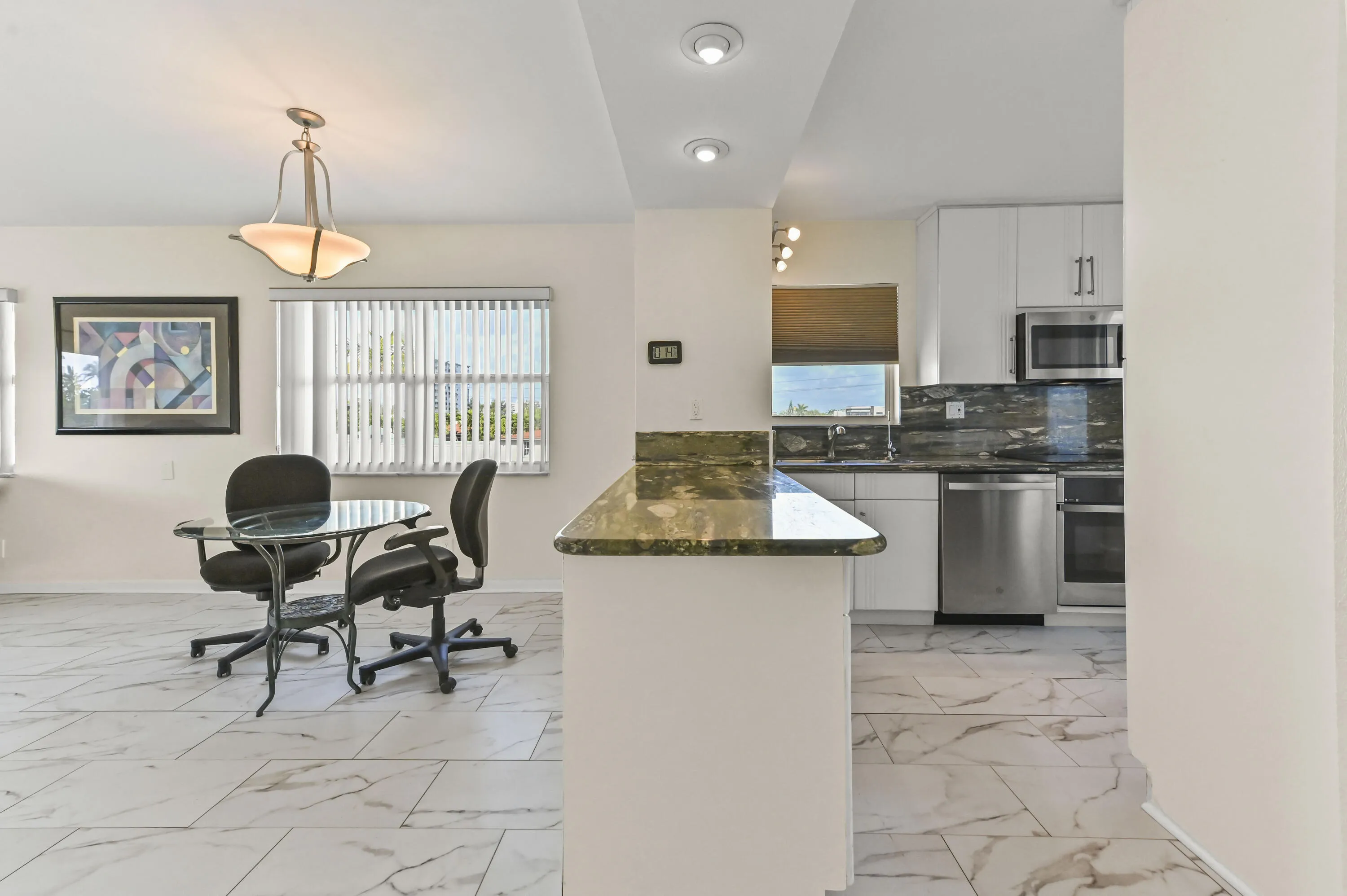 009 Kitchen 01