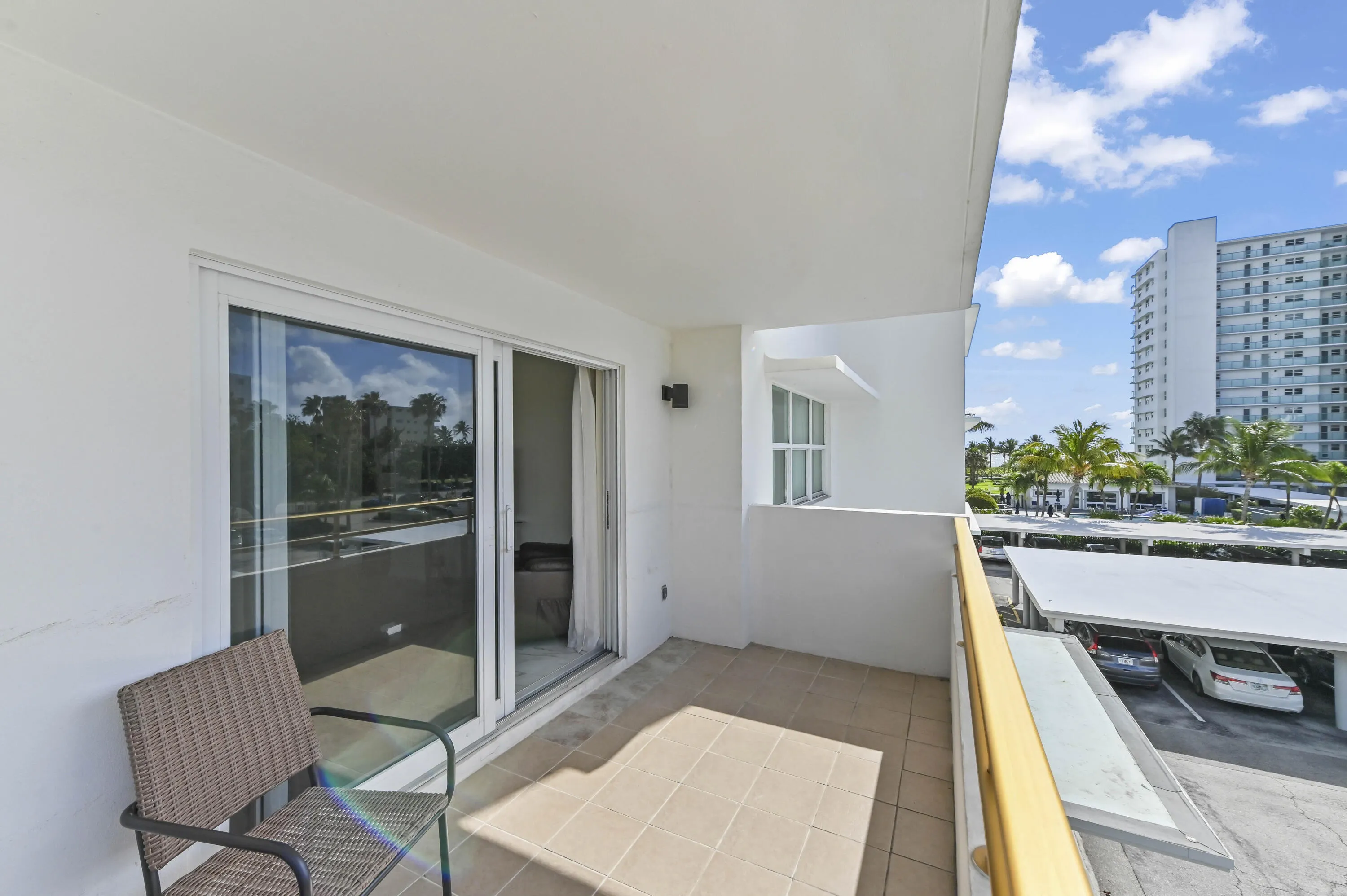 07 Balcony 02