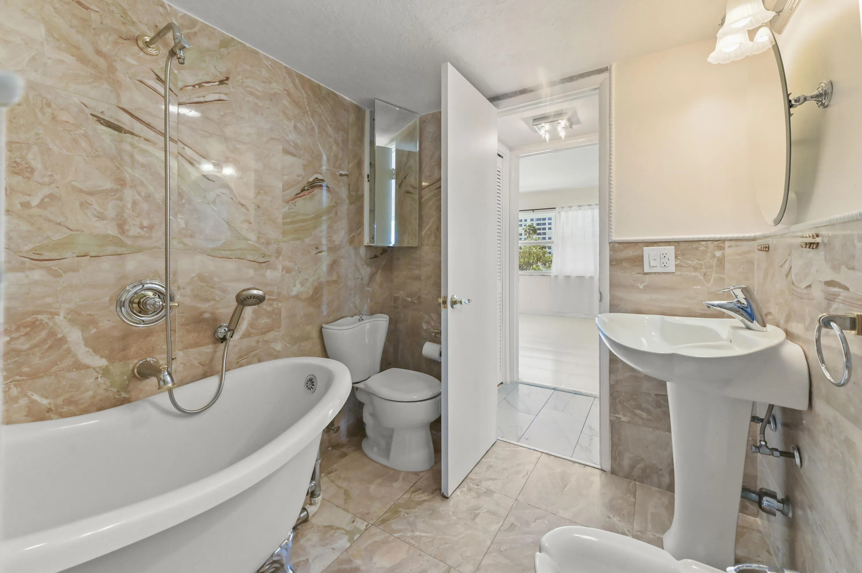 20 Bathroom 03