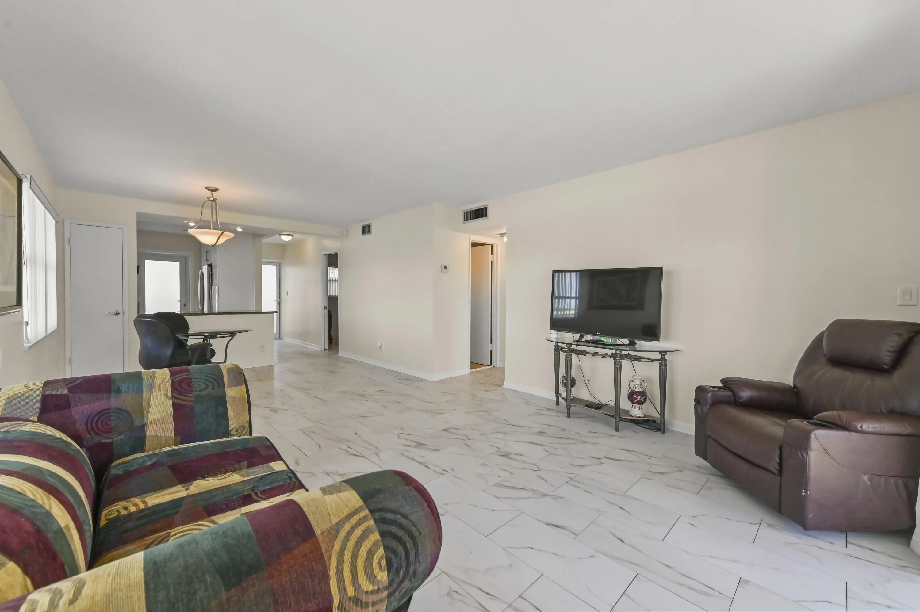 05 Living Room 04