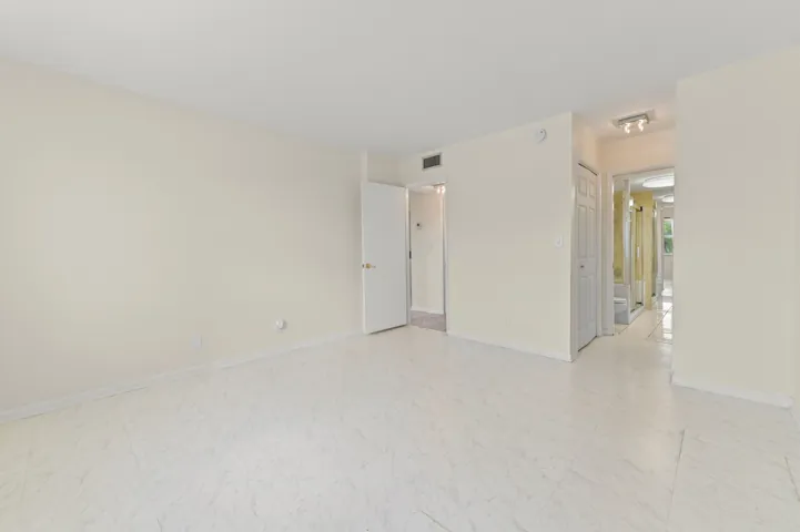 23 Bedroom 06