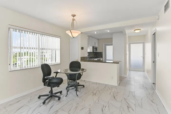 02 Dining area 01