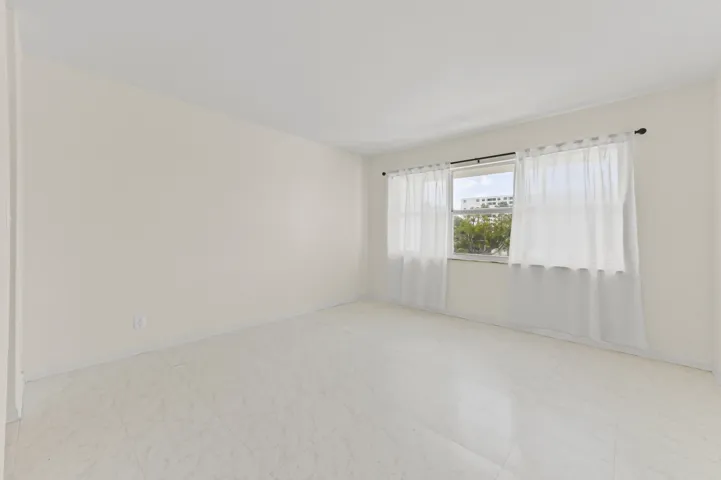 21 Bedroom 04