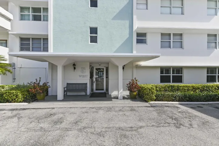 1630 N Ocean Blvd_10