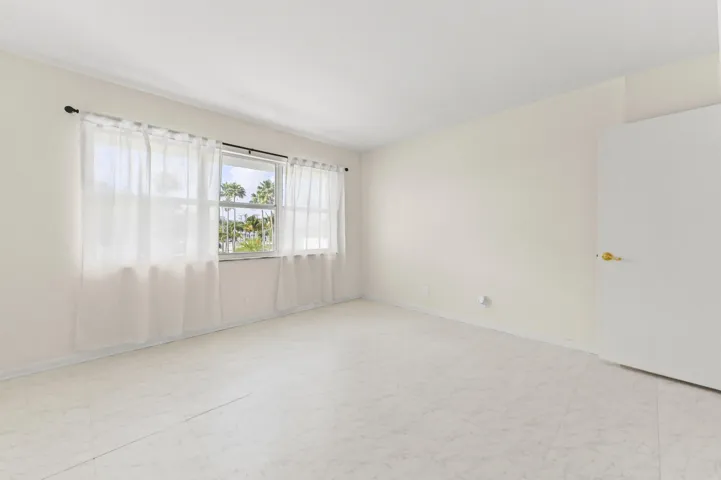 22 Bedroom 05