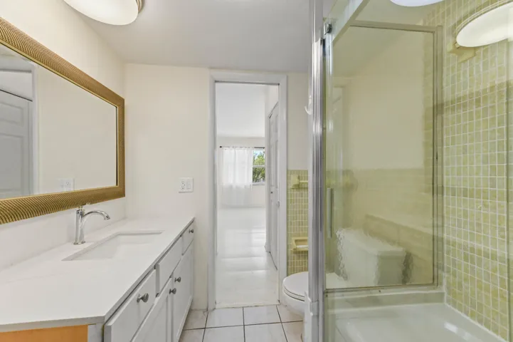 26 Bathroom 06