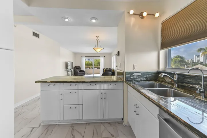 13 Kitchen 05