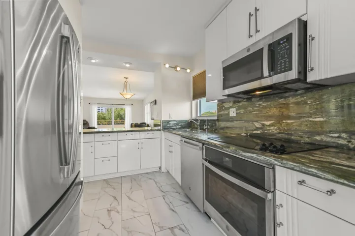 12 Kitchen 04