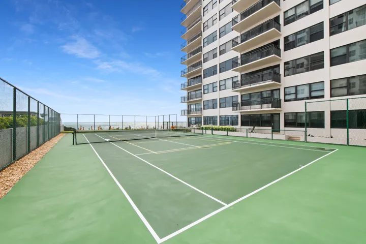 Pickleball and tennis courts